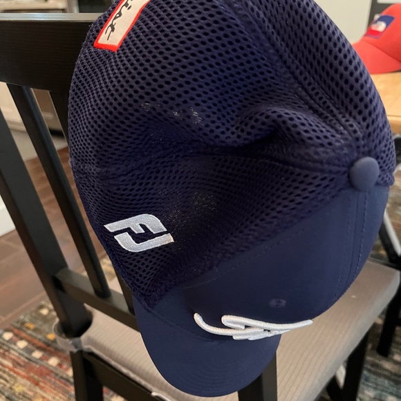 Titleist Fitted Hat - Picture 1 of 3